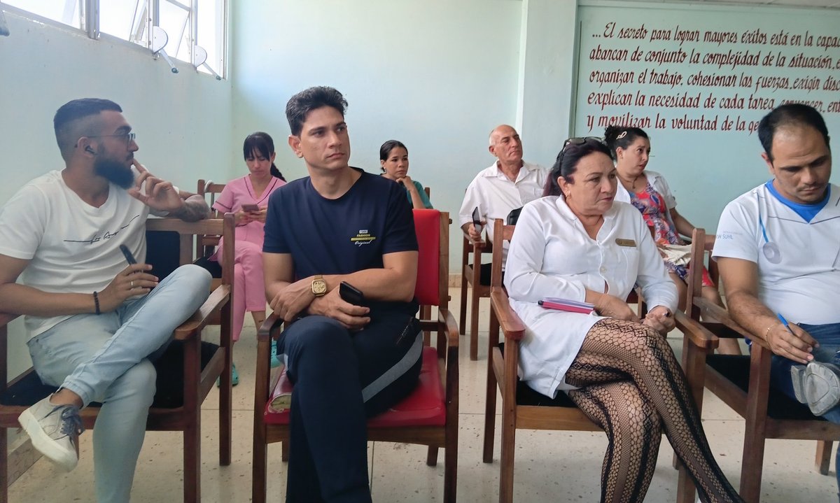 #SaludRafaelFreyre En el dia de hoy la subdirectora municipal acompaña a la dirección del PSH Mario Muñoz Monroy en el desarrollo de la entrega de guardia matutina.
#HolguinEsSalud 
#CubaPorLaVida