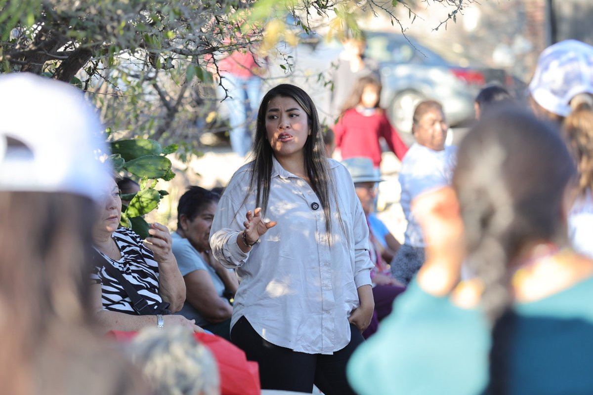 ValeriaGroA's tweet photo. Me reuní con vecinas y vecinos de la Cuauhtémoc, Diana Laura y Rancho Menchaca para dar seguimiento a distintas inquietudes y necesidades en común. Por indicación del presidente municipal @FeliFerMacias , seguimos trabajando en territorio, escuchando y dando respuestas puntuales. https://t.co/SI01M4oQug