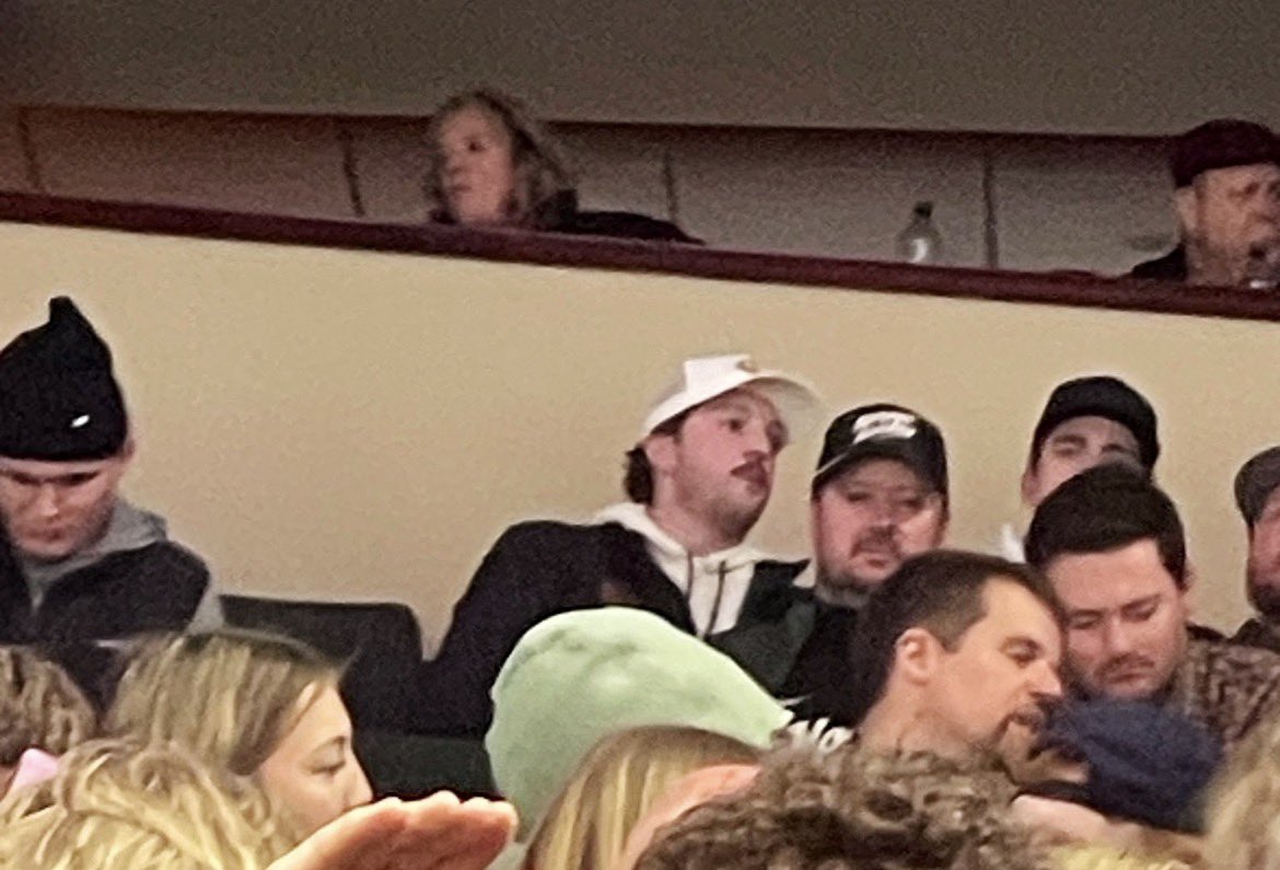 DaveSpeedo67's tweet photo. HockeyD*g in the white hat #gilesfiles https://t.co/dvCTCyokPR