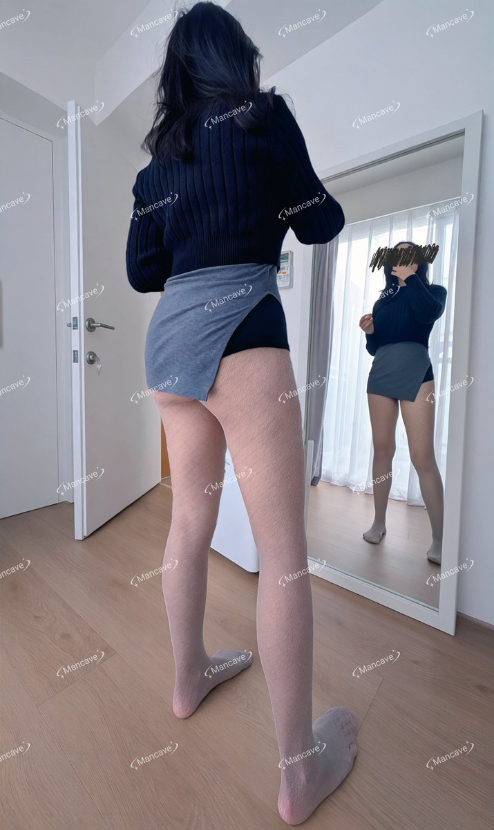 出門前的認真裝扮～這應該是第一組露腳掌的照片了。今天晚上預計來繼續之前的變色油墨專案了，該幹點正事而不是一直分享老婆的美照了...😝