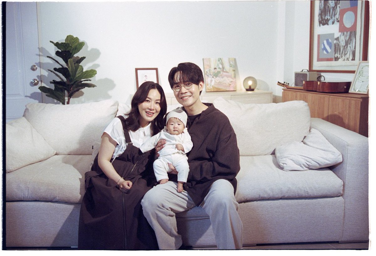 epnewsonline's tweet image. เพลงรักจากเรื่องจริง “tinn” ชวน “MON MONIK”
ภรรยาร่วมถ่ายทอด “ฉันรักเธอ (Answer)”
เพลงแทนใจถึงลูกน้อยจากหัวใจพ่อแม่
 
#ฉันรักเธอ 
#Answer 
#tinn 
#monmonik 
#holyfox

🔗 facebook.com/share/1Du6YnVb…