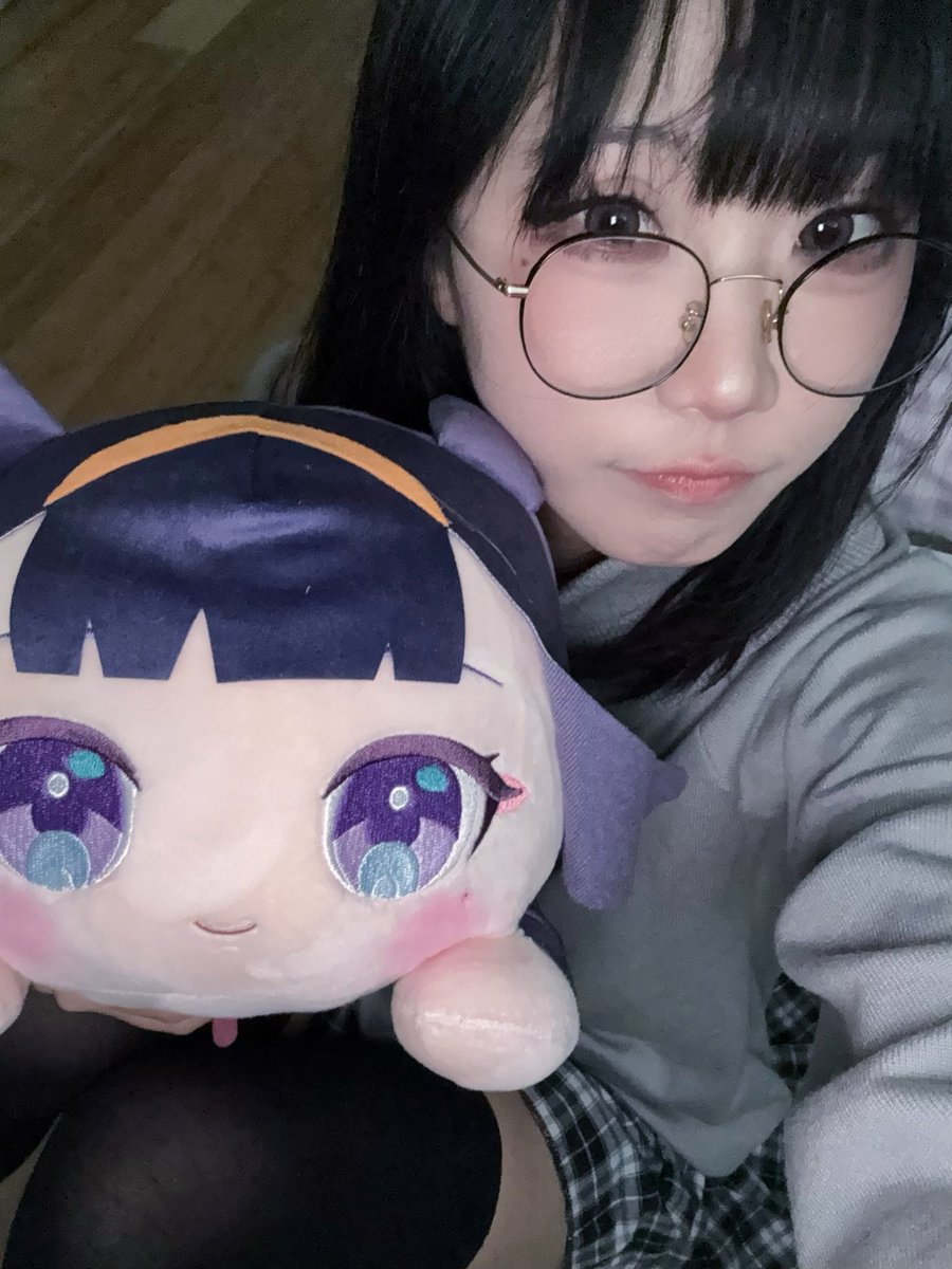 reniebeanbean's tweet photo. selfies with my oshi ina!! wah!! https://t.co/tLFQJP2l6z