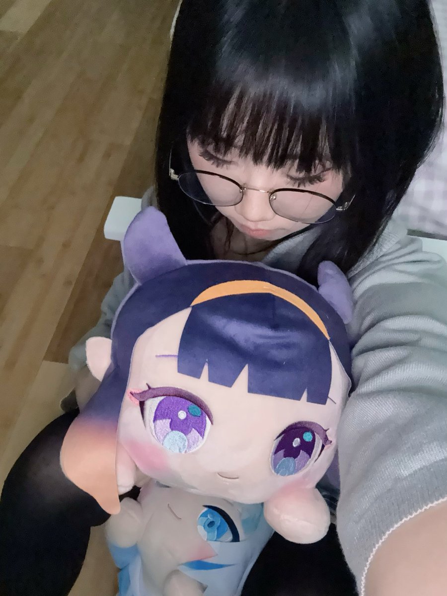 reniebeanbean's tweet photo. selfies with my oshi ina!! wah!! https://t.co/tLFQJP2l6z