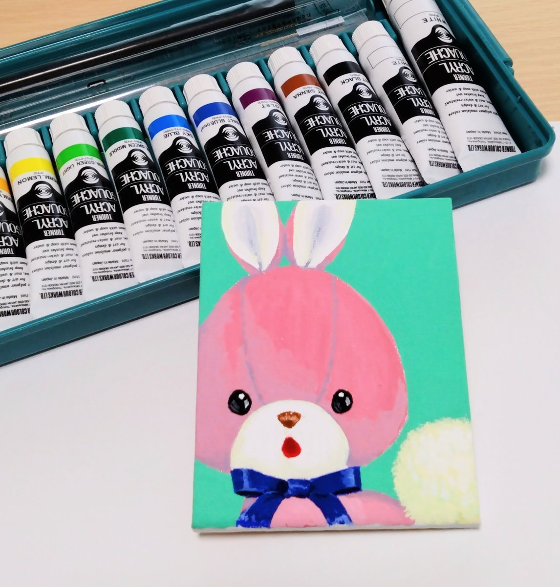 描いてみました🎨
アクリル絵の具、難しい💦