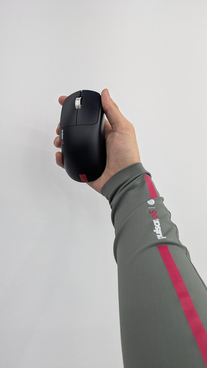 sofmap_pc_digi's tweet image. ＼ 新商品情報 ／

本日 3月3日 発売🎉

#Pulsar
eS ARM SLEEVE Arm Long Sedona Sage M/L 2,780円(税込)

「腕とマウスパッドの接地の一貫性」
あらゆる変動要素を排除するアイテムですっ‼
より一定な滑り心地を体験したい方にオススメっ👀

#ソフマップ パソコンデジタル館7Fにて展示・販売中‼