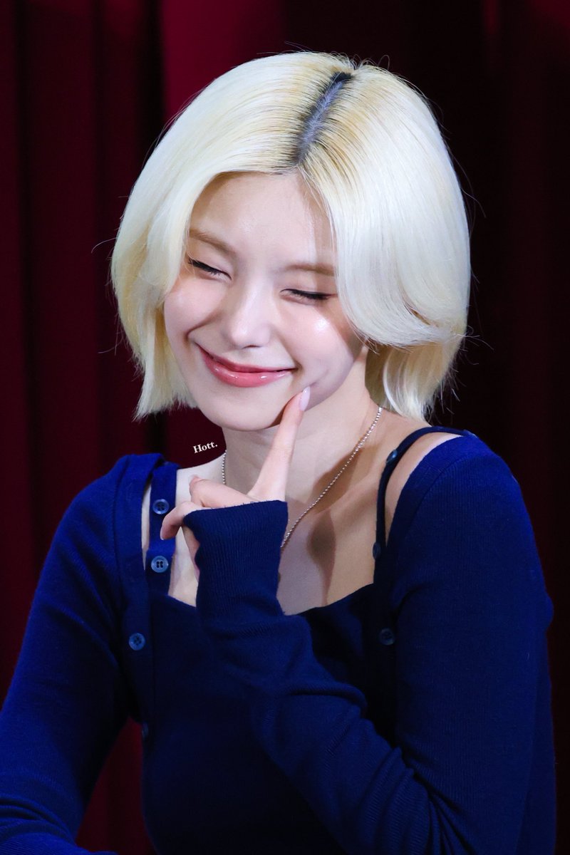 hott_yeji's tweet photo. 260227

세상에서 젤 기여워 ☆*:.｡.(* ` ꒳´*).｡.:*☆

#ITZY #있지 #예지 #YEJI #옞덩봤덩 https://t.co/3KhjTmAK9Y