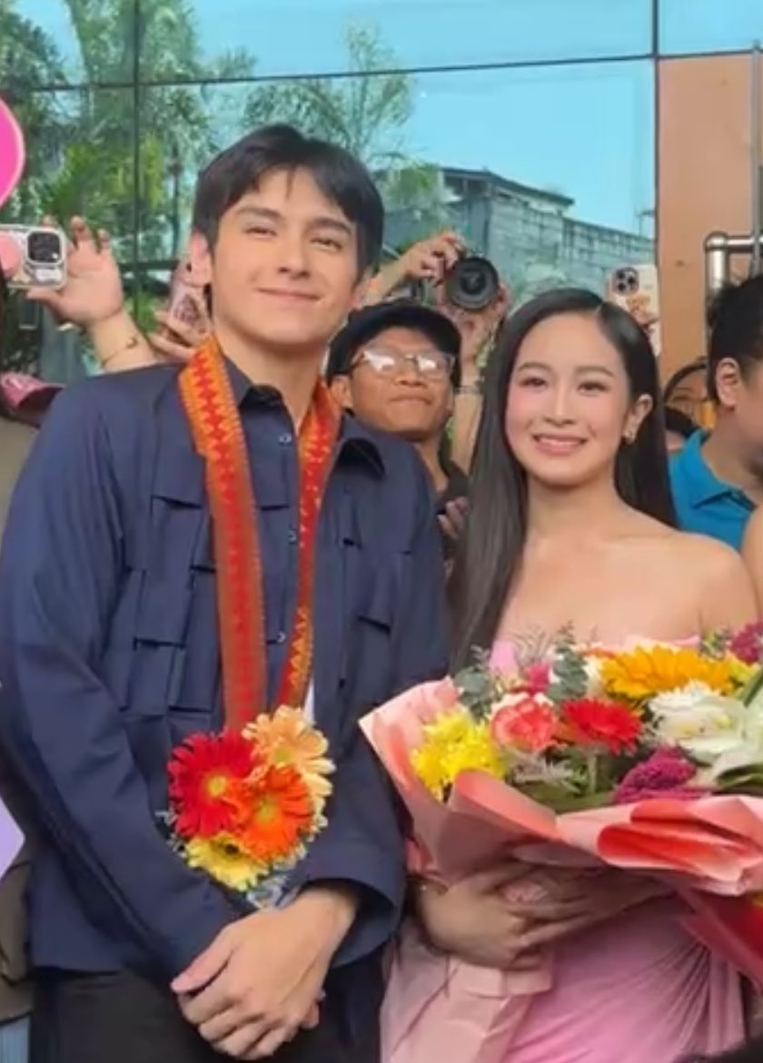 keowimi's tweet photo. Omggggg, ang cute talaga nila tingnan together 

CAPEATH HOMECOMING DAY
#CapEath https://t.co/wrjpFWu5fq