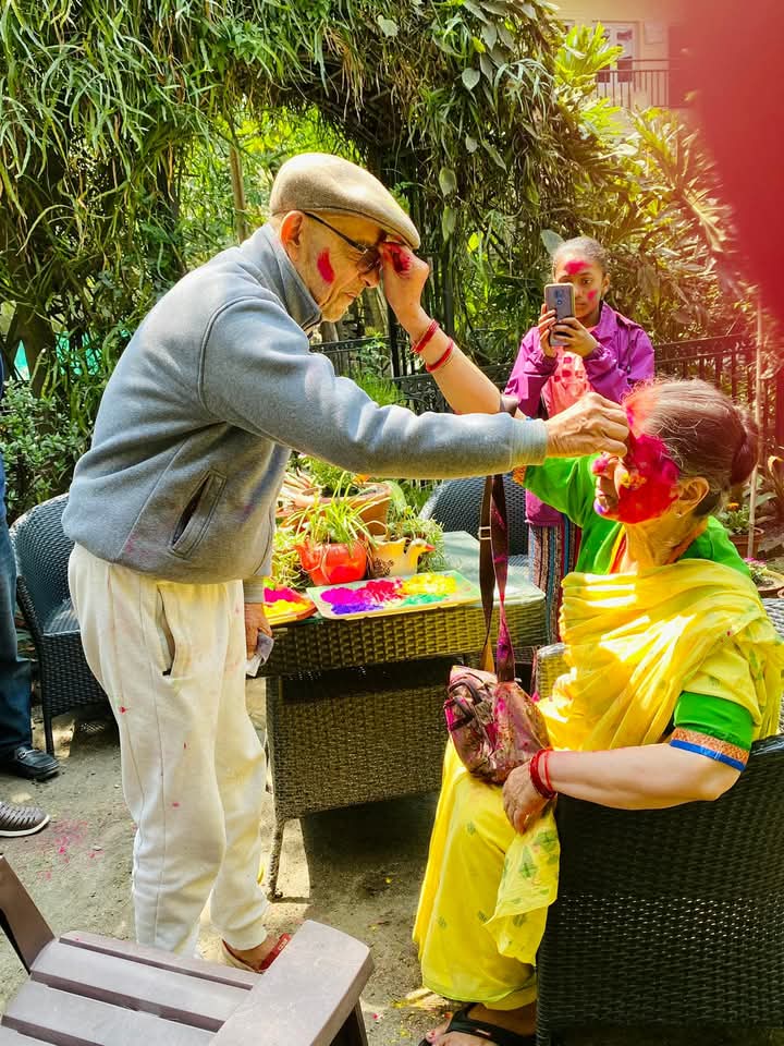 Thun972004's tweet photo. Happy holi 🌈🫟🤍

@mkoirala 

#manishakoirala #HappyHoli #love #fangirl #myanmar #Bollywood #bollywoodactress #nepali https://t.co/hpUDAoTm6W