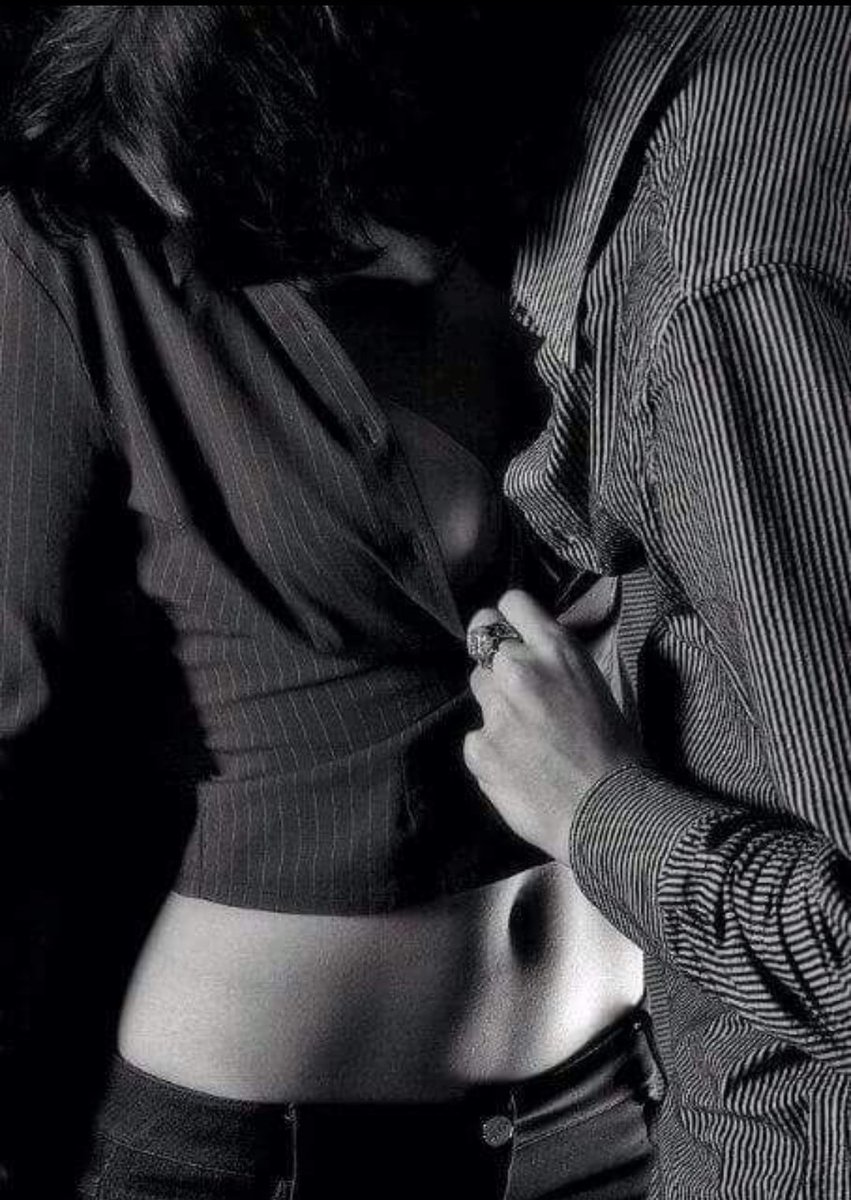 Quiero estar a un botón de distancia de ti, de tu piel...