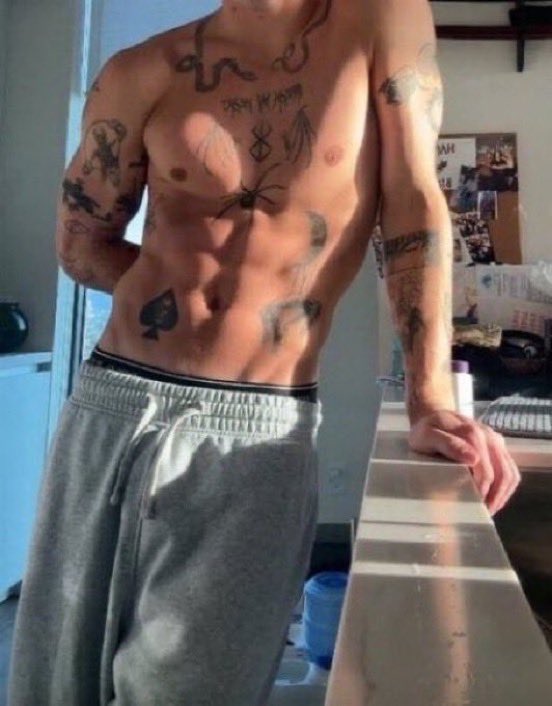 Dirtypapi_'s tweet photo. Daddy is back and horny ! https://t.co/1Gk37VyE8V