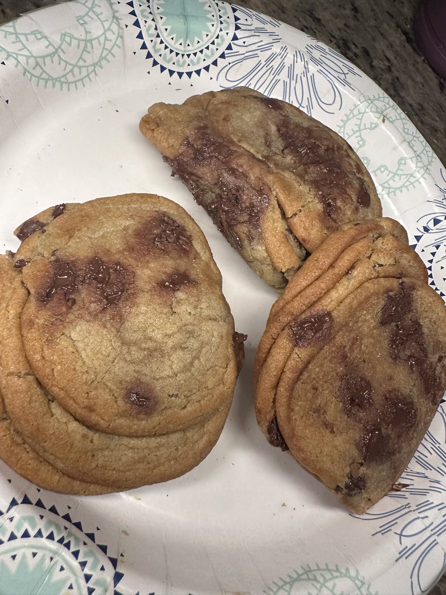 ThisIsBillG's tweet photo. @McDonalds I ordered your “13 cookie pack” and was given THIS. First, I believe there’s only 12 here. Second, it’s had to tell because the cookies are all smashed and fused together into 3 cookie wads. This is ridiculous &amp; unacceptable. This may just be my last straw. #McDonalds https://t.co/zmx396TJeO