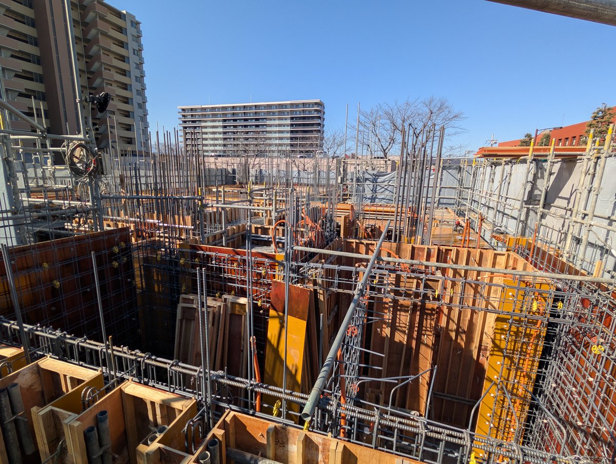 【現場日記更新】
「相模原市緑区西橋本の事務所兼自宅併用賃貸マンション | 1階躯体工事(型枠建込・配筋)」
ハタノ第6ビル

x.gd/GMQR0

#現場日記 #現場 #建設現場 #建設 #相模原 #橋本駅 #賃貸マンション #躯体工事 #RC造 #鉄筋コンクリート造 #型枠 #鉄筋 #配筋