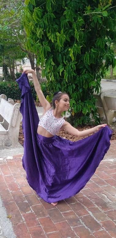 Lo más importante es la disposición interior. Un artista puede transformar una esquina de su casa, un parque, o incluso un pasillo en un lugar de creación si tiene la voluntad de hacerlo. <a href="/CNEArtCuba/">Centro Nacional de Escuelas de Arte_CNEArt Cuba</a> <a href="/PortalPrincipe/">Dirección Provincial de Cultura en Camagüey</a>  #nuestraescuelaformaalhombrenuevo <a href="/librocamaguey/">CPLL Camagüey</a>