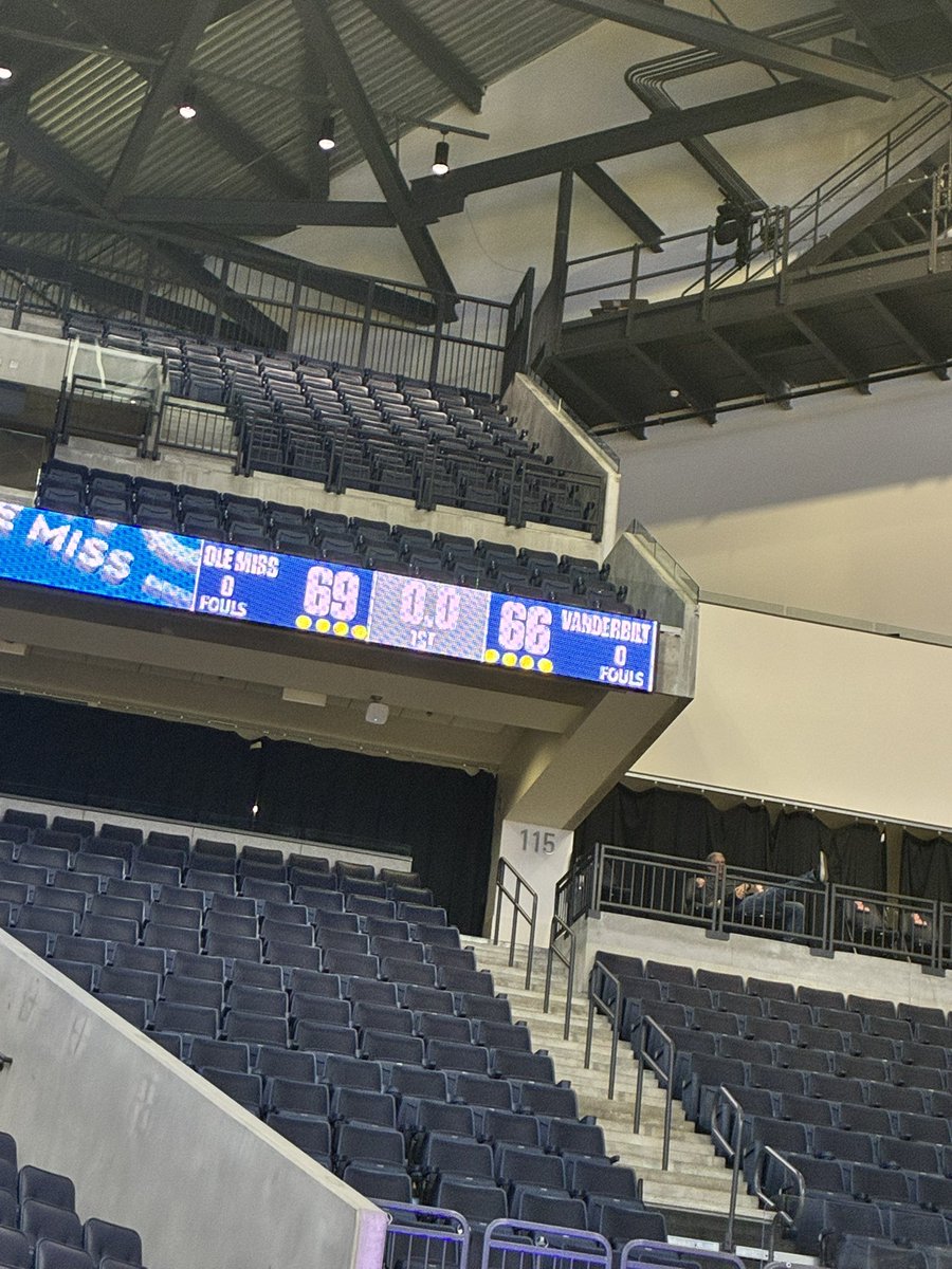 UMbballmanagers's tweet photo. Gritty win! Back in the win column and adding a Q1 win to our tournament resume @ManagerGames_ https://t.co/m8bwKctA4N