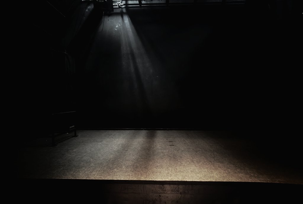 ┊✧✧ とばりの近況 ✧✧┊

先日、次回公演に向けての劇場見学に
メンバーで行って参りました！

皆さまにお知らせできるのはもうしばらく
先にはなりますが、どうぞお楽しみに。