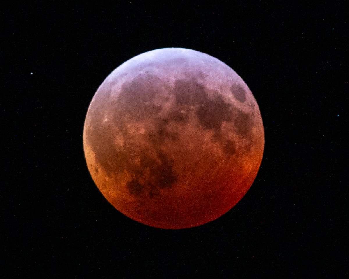 LouBrutus's tweet image. While I'm socked in with clouds and rain, I hope you have clear skies for the total lunar eclipse. Totality begins 6:04 AM Eastern/3:04 AM Pacific. For now, here's the total lunar eclipse in December 2019. Science! #Eclipse #LunarEclipse #TotalLunarEclipse #Moon #Astrophotography