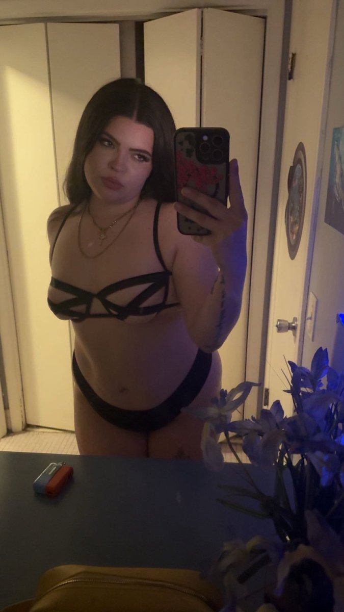 wanna come play🖤

 #OnlyFans #nsfwtwt #nsfw #sub #horny #sellingcontent #buyingcontent 

linktr.ee/mya377