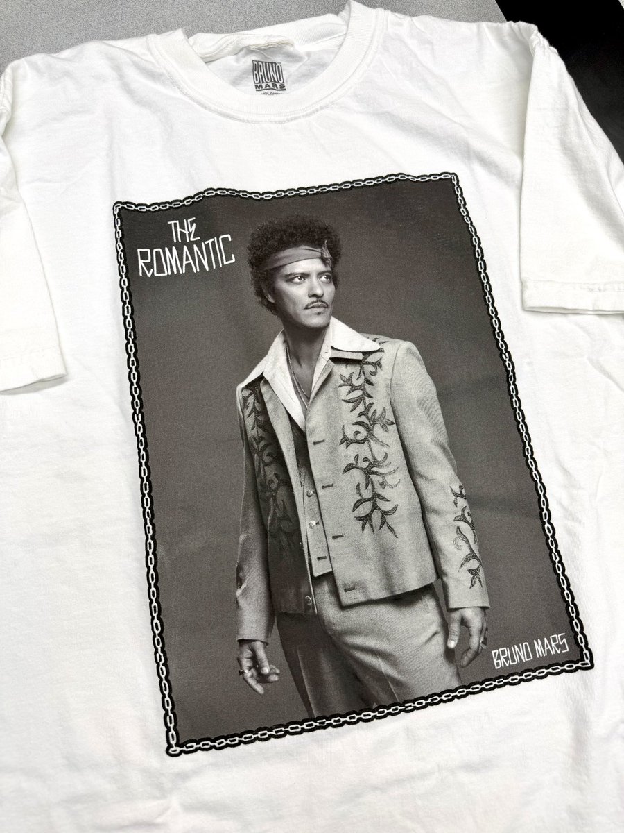 datefmrad's tweet photo. 🎁〚RAD ~Radio All Day~ #GIVEAWAY 〛

  🌹#ブルーノ・マーズ(@BrunoMars)😎
  🔳#TheRomantic 激レアTシャツ🔲

抽選で1️⃣名様にプレゼント❤️‍🔥
ご応募は…
✔︎ Follow!! ▶︎ @datefmrad
✔︎この投稿をリポスト!! 🔁 https://t.co/VCyx6va9FC