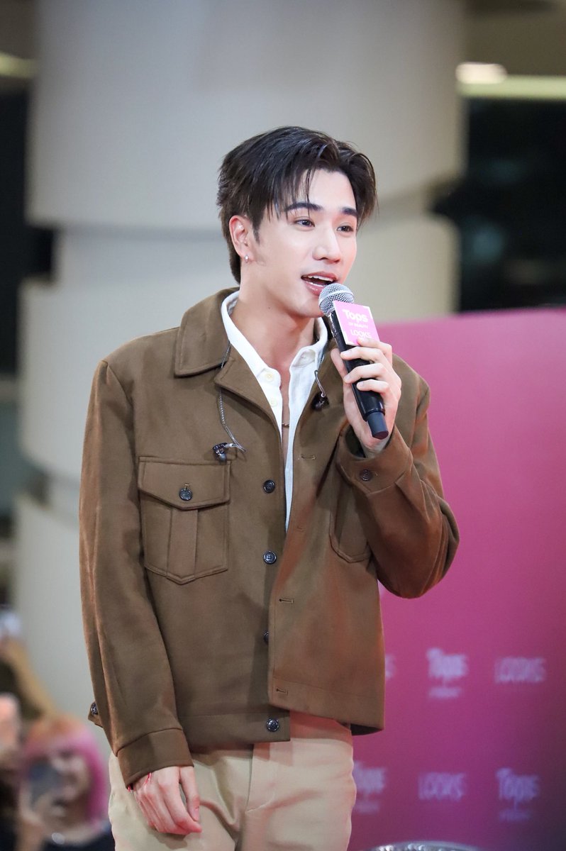 จากงานเมื่อวาน 🥹🖤
ที่ที่ยืน                                      รูปที่ได้

#PerthTanapon 
#PanteneTreatmentxPerth