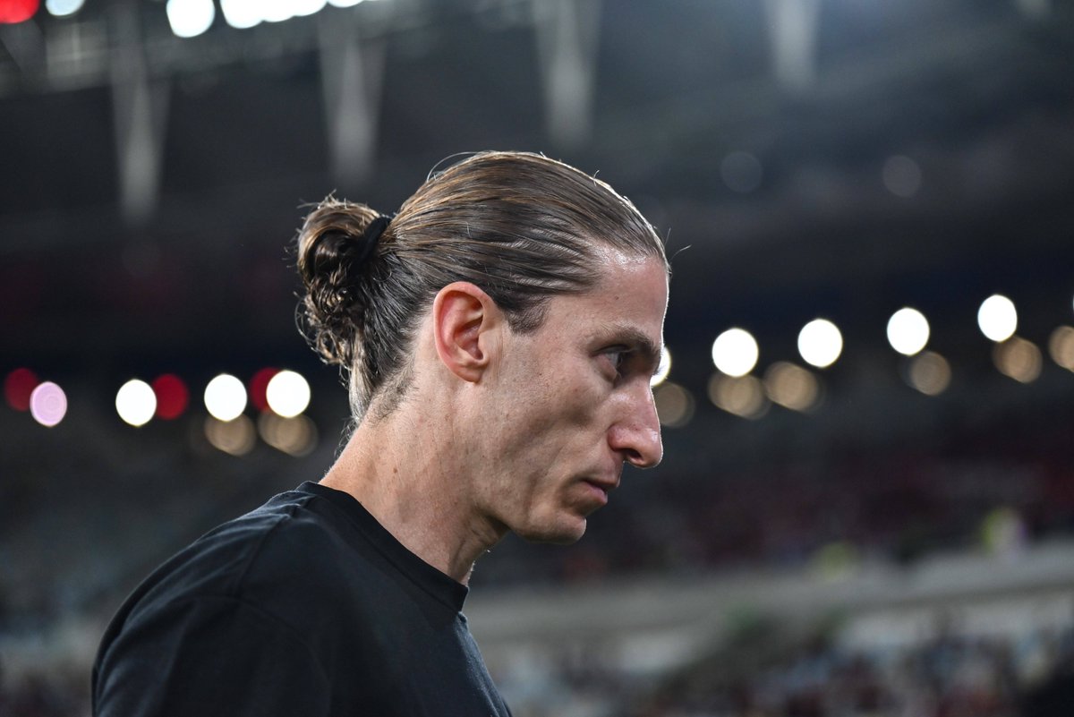 SofascoreBR's tweet photo. Flamengo sob o comando de Filipe Luís:

⚔️ 101 jogos
🚥 64V - 22E - 15D (!)
📊 70.6% aproveitamento (!)
⚽️ 184 gols (!)
🚫 68 gols sofridos (!)
🧤 46 jogos sem sofrer gols 
🥅 266 grandes chances (!)
👟 8.5 finalizações p/ marcar gol
⚠️ 13.9 finalizações p/ sofrer gol (!)
⏳ 61.1% posse de bola
🏆 7 títulos (!)

Deixou o clube.