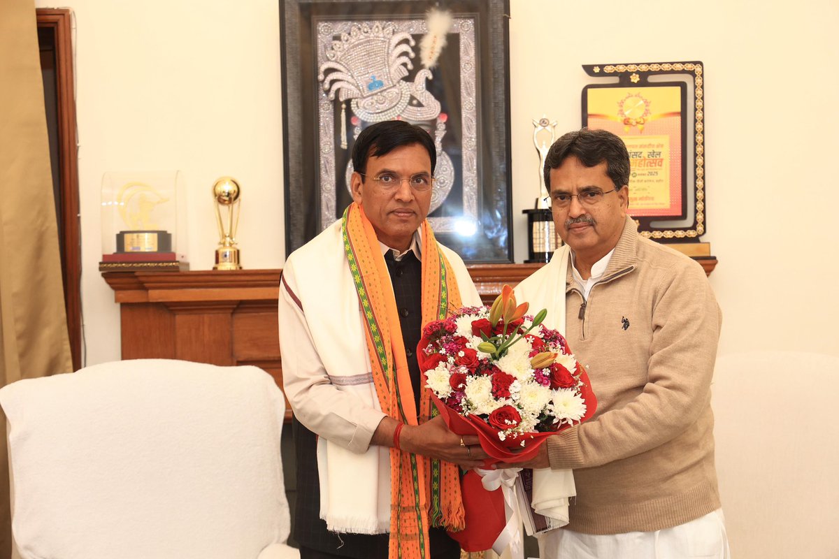 mansukhmandviya's tweet photo. Had a productive meeting with Chief Minister of Tripura, Dr. @DrManikSaha2 ji today.

We discussed enhancing employment generation opportunities for our Yuva Shakti and further strengthening sports development in the state. https://t.co/fMdIaEwMGL