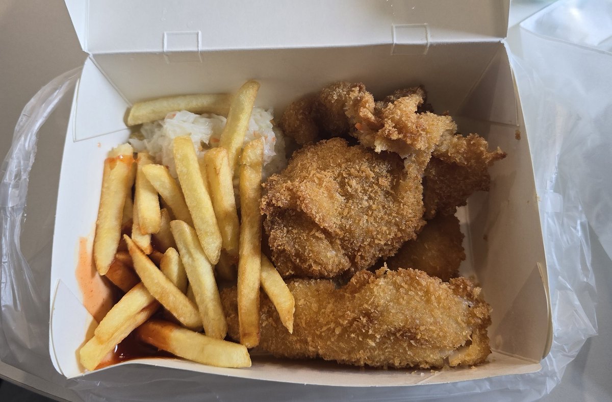 temasekpoly's tweet photo. Lunch today is from Short Circuit canteen! 🤩😍

#temasekpoly #tpcreatingtomorrow https://t.co/H0frZIzF2H