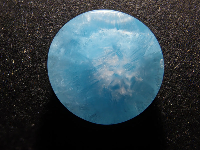 青空に浮かぶ筋雲を描いたよう。心も晴れやかになります✨（ヘミモル