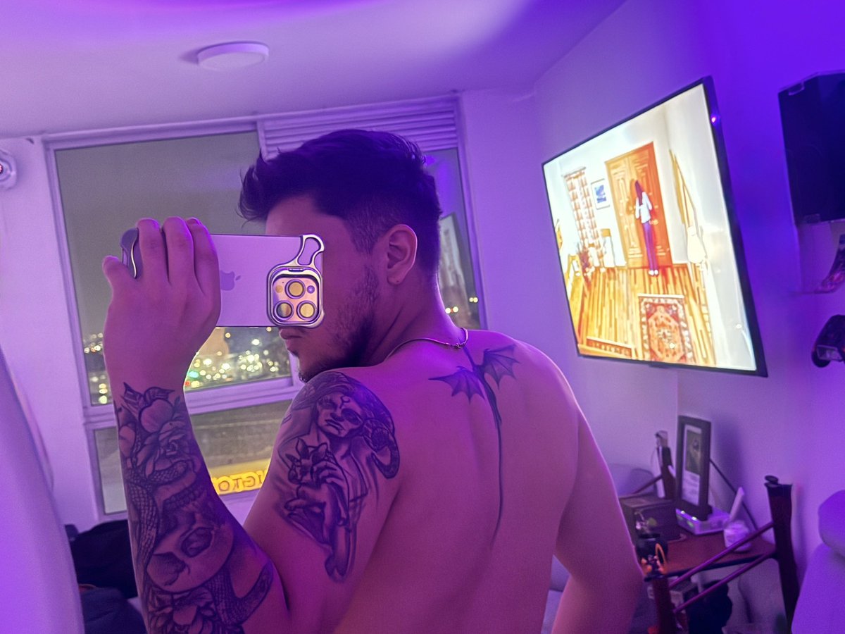 SirDylanX's tweet photo. En la cara y que salpique. 🥵😈 https://t.co/1ggZ154HeF