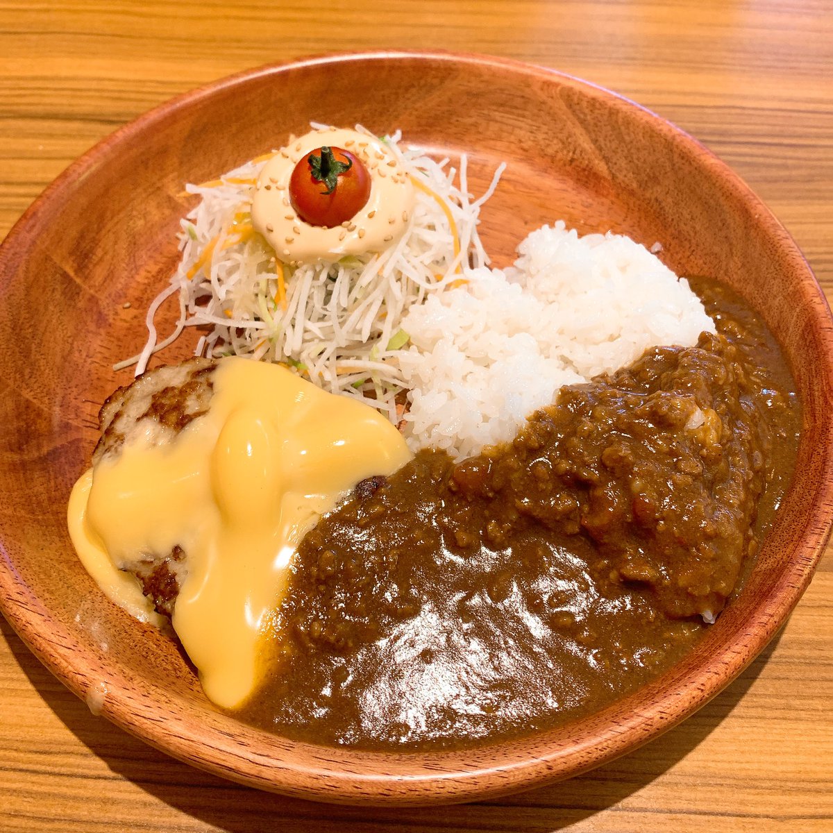 _cotone's tweet photo. びっくりドンキーはおいしいよほんと
を聞きすぎて食べたくなったびっくりドンキー https://t.co/2TZJCDivNB