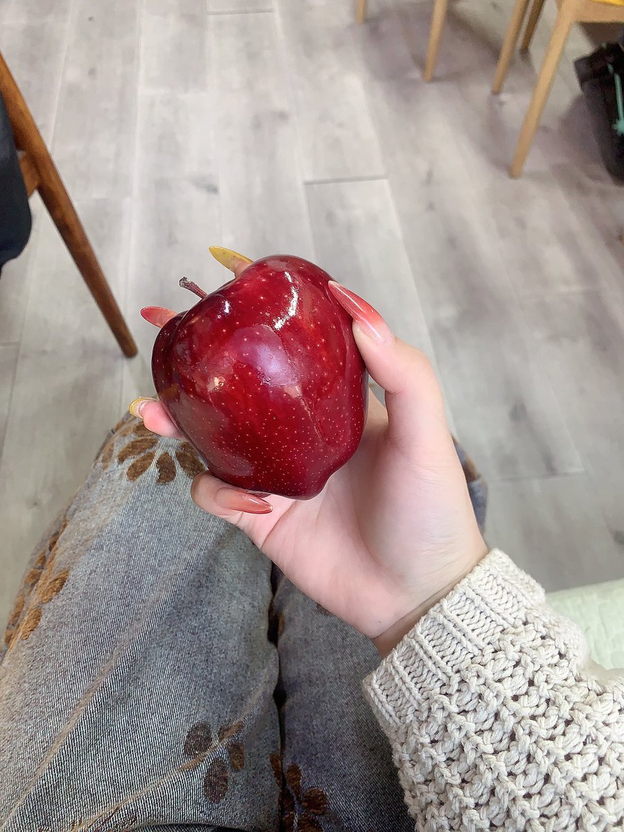 balabalaqwe's tweet photo. 🍎 https://t.co/jdnHz2qI8I