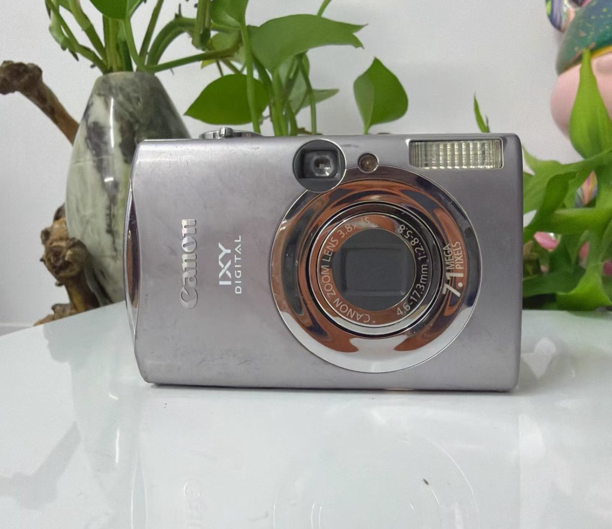 imo_shop00's tweet photo. 🐈‍⬛Pre China | ไม่พร้อมส่ง🐈‍⬛

Canon Ixus 850is / Ixy 900is

Price : 4,050฿

ของแถม : แบต ที่ชาร์จ sd card

ตำหนิ : มีรอยตามการใช้งาน

รวมส่ง | รอ 7 - 14 วัน

#กล้องดิจิตอล #กล้องดิจิตอลราคาถูก #กล้องดิจิตอลมือสอง https://t.co/EbC90exeOS