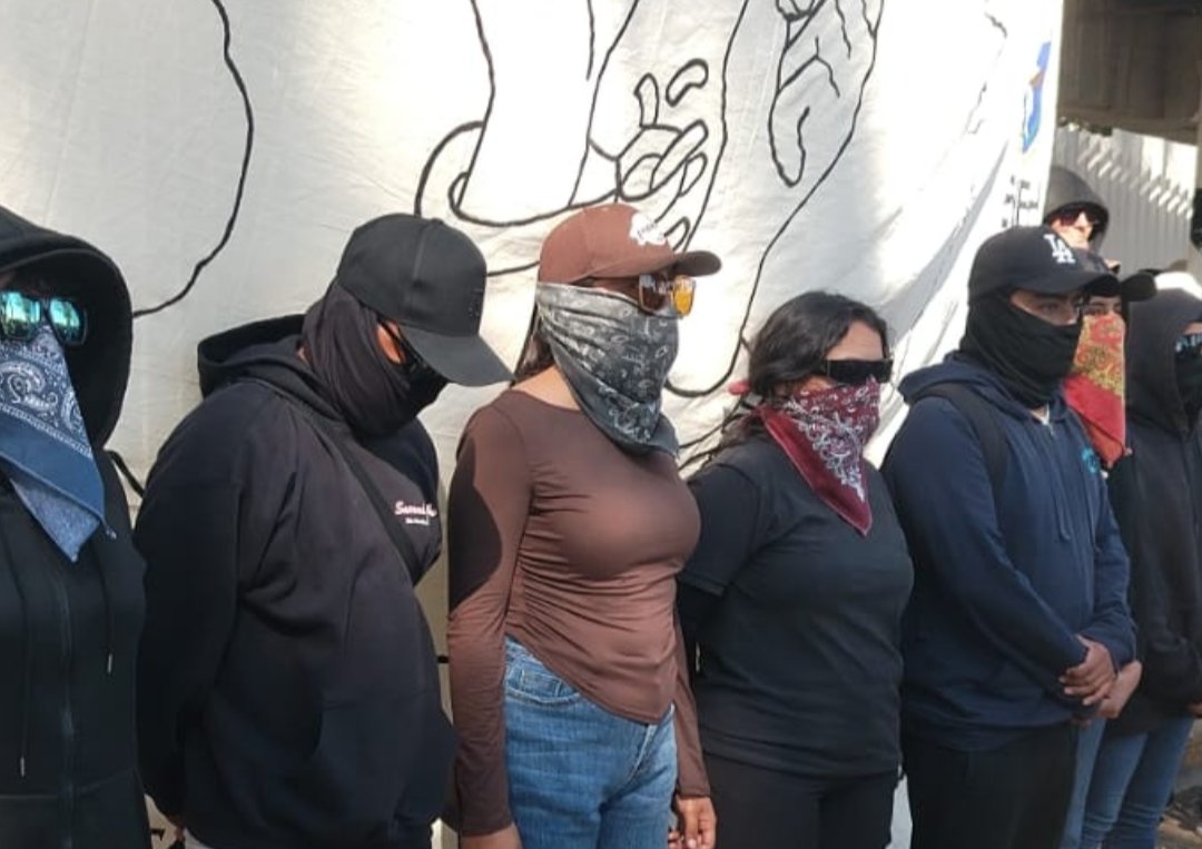 ContraProMx's tweet photo. 📢📢 Da respuesta el IEEPO a normalistas, les pide responsabilidad en su actuar 🥷🏽🥷🏽
Oaxaca. Mediante un comunicado, el Instituto de Educación de Oaxaca IEEPO, respondió con firmeza a la organización normalista #CENEO, quienes consideran respuestas vacías, las entregadas sobre su pliego petitorio.
El @IEEPOGobOax, reitera que la movilización no es el camino, cuando hay apertura al diálogo y una mesa permanente para atender sus solicitudes.