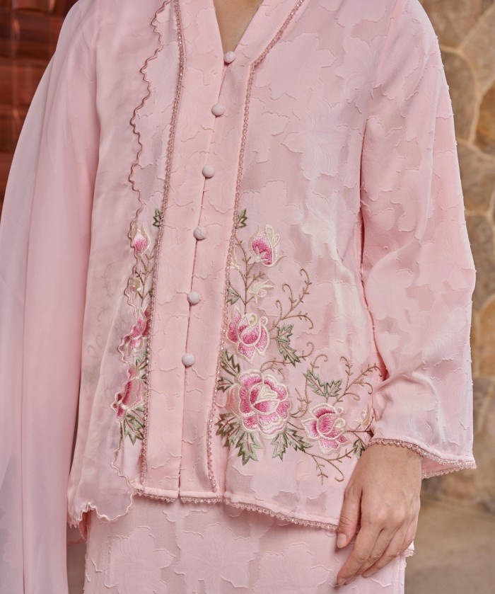Waitt! Kenapa ramai tak hype pon this brand. Love the embroidery detailing. Cantik dooh🥹