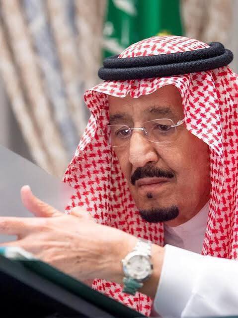 قيادتنا حفظها الله خبيرة في تجنيب شعبنا الحروب والصراعات ، وهم يسهرون حاملين هم الأمة العربية والإسلامية في منطقة تشتعل بالفتن والحروب 
واجبنا الدعاء لهم في هذا الشهر الكريم وإعانتهم وتأييد مايرونه .