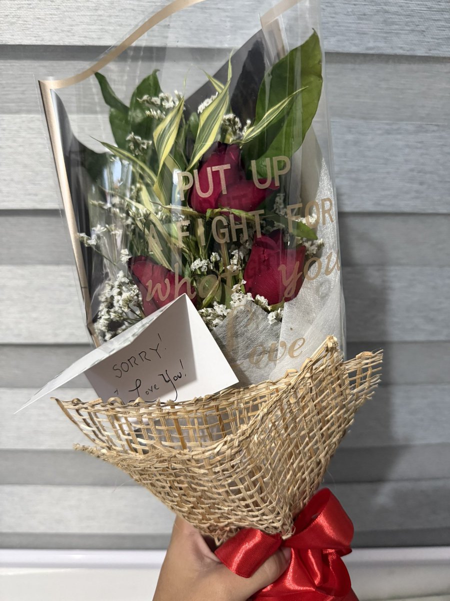 zephapig's tweet photo. ohhh, to receive flowers almost every week 🥹💛 thank you baby! https://t.co/5a6bCcaeWR