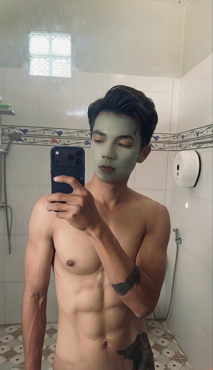 H_v_Hoang's tweet photo. Em như cây vào mỗi buổi sáng sớm
Bởi anh thấy ( lá còn sương ) 
Hơi 18+ xíu 🤣 https://t.co/80wtDth2yx