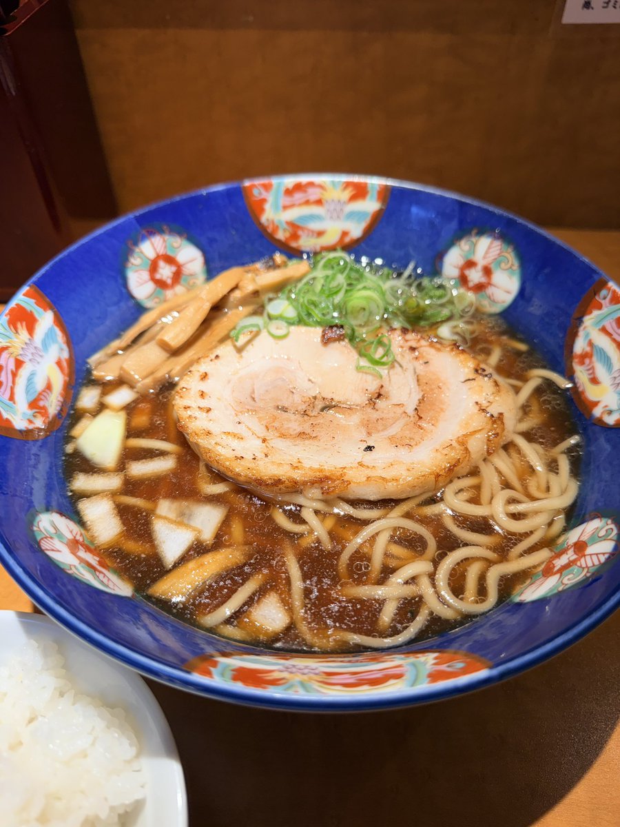 チラ子のランチ。 煮干中華そば。 RYOMAのラーメンがリニューアル。 中
