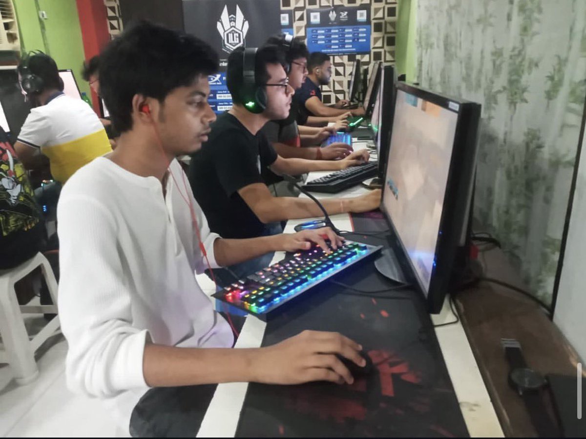 KunT444L tweet media