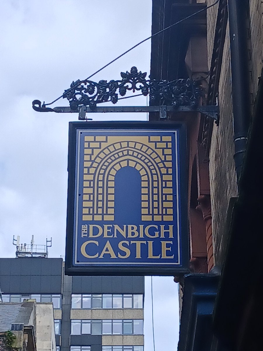 Pub Signs of Britain tweet media