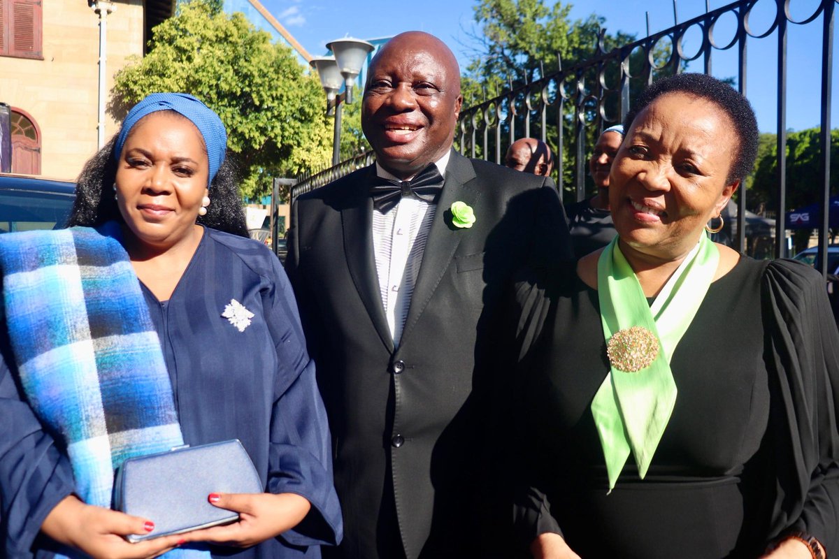 MEC Dr Mamiki Maboya lauded the consistently excellent performance of the Mangaung Metro Education District at the district Well Done Function! MMED achieved a 92% pass rate with a 49.9% Bachelors pass in the 2025 NSC Examinations.