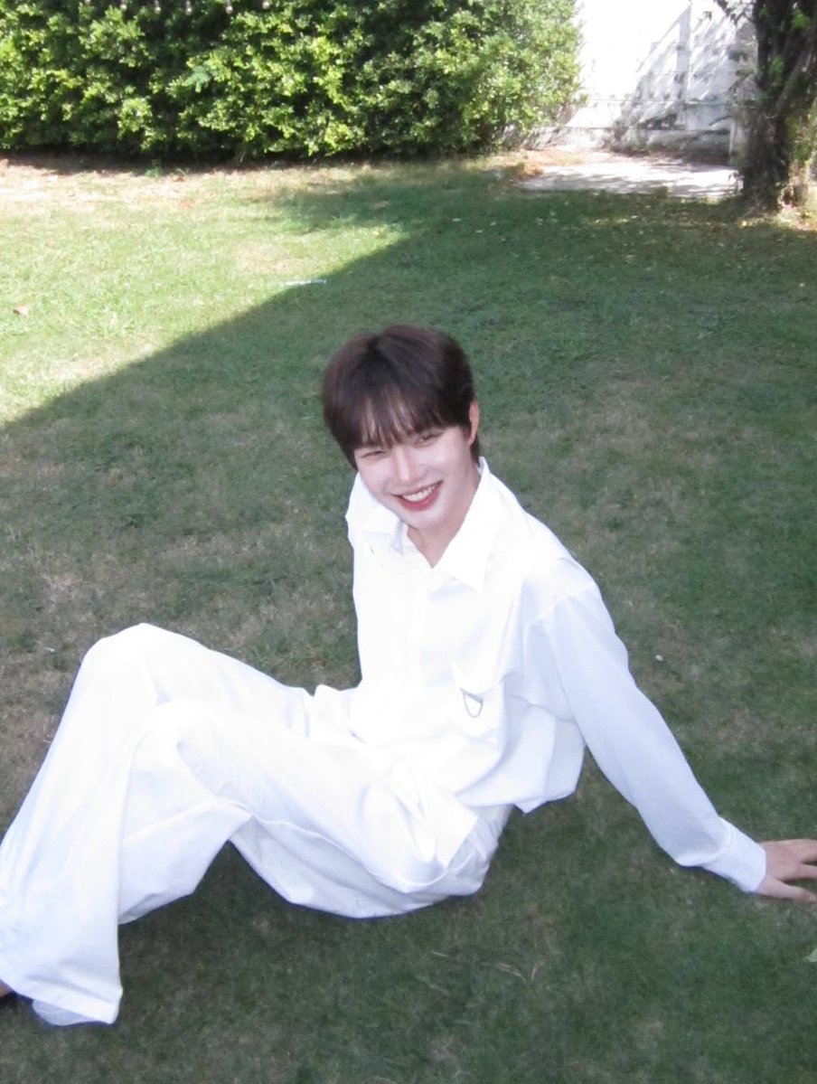 เดือน ดรัณภพ                     ผกาย พราวพชร