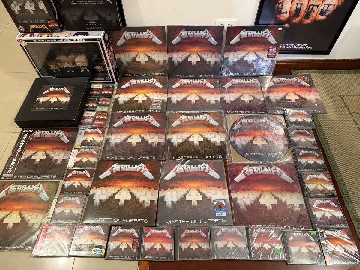 HOY NO SOLO SE CELEBRA UN DISCO.
HOY SE CELEBRAN 40 AÑOS DE UNA OBRA MAESTRA.

40 AÑOS DE MASTER OF PUPPETS.

De la colección de @jfernandezospina 

40 años después, sigue sonando gigante.Sigue pesando.Sigue mandando.

LARGA VIDA A MASTER OF PUPPETS.