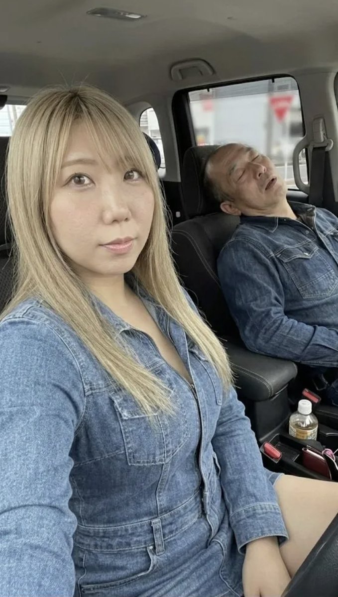 上司が寝てる横で好き勝手しちゃってごめんなさい。
こんなトラック女子普通に嫌よね…
