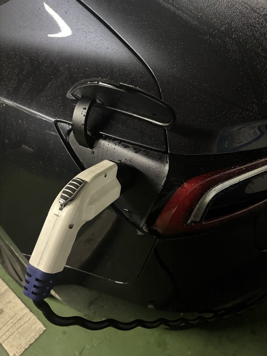 masatesla's tweet image. 初の自宅外充電完了！
ユニモール200Vで90分→+32kmゲット⚡️
アプリ見ながら緊張したけど無事完了😅

#テスラ #Model3 #EV充電 #普通充電 #名古屋 #ユニモール #テスラオーナー #EV初心者