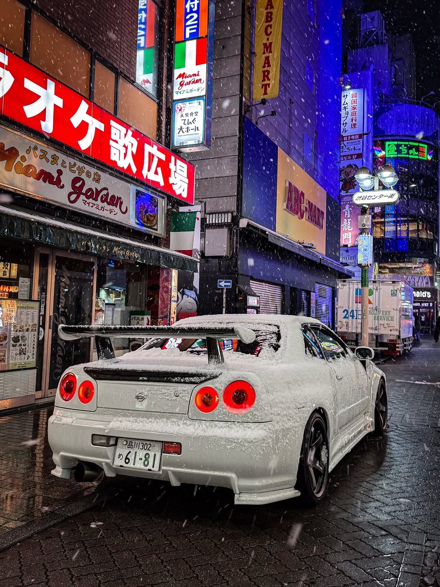 TheAutoHub's tweet photo. R34 Skyline https://t.co/svz0II221y