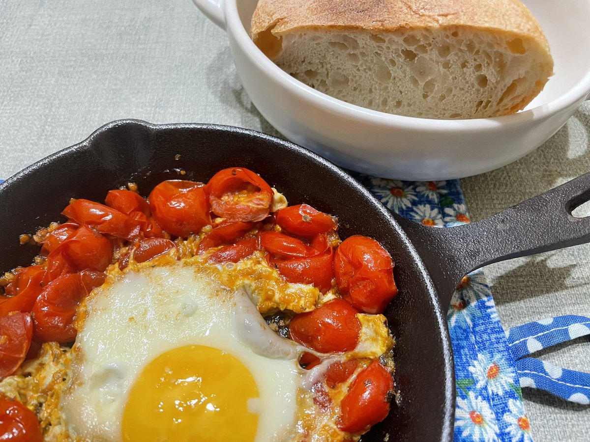 最喜歡吃烤得脆脆的法國麵包
然後把自己的舌頭刮破了(´･ω･`)