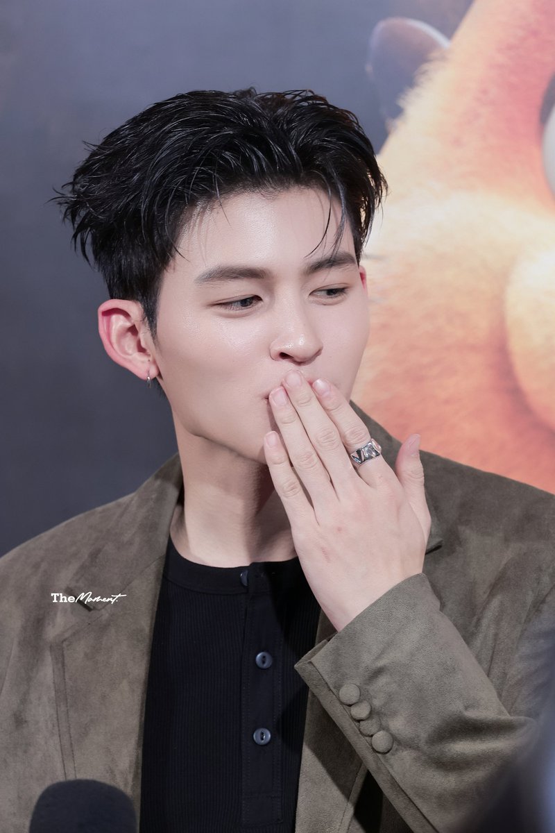 TheMoment0923's tweet photo. 我爱你
ฉันรักคุณ
I Love u
POND HOPPERS TH PREMIERE
#HoppersTH
#HoppersTHxPond
#ppnaravit
@ppnaravit https://t.co/B54xYiillW