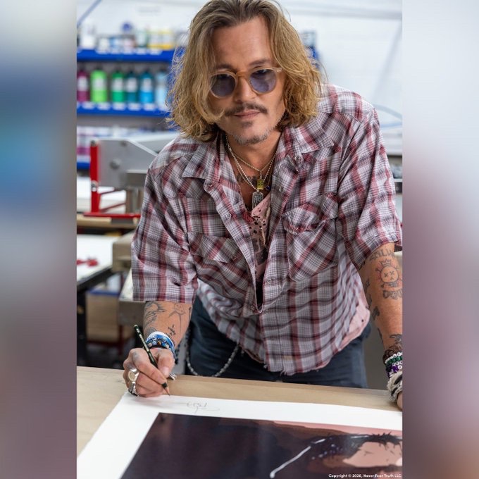 JohnDeppCroyal's tweet photo. Via queenskunstgalerien IG

🤩 THE WAIT IS OVER! 
For weeks, we’ve been eagerly anticipating this moment together with you — and now we can finally reveal the secret: starting today, JOHNNY DEPP is being presented as a new artist at QUEENS Kunstgalerien.

The art of the world https://t.co/kXlxpz79oC