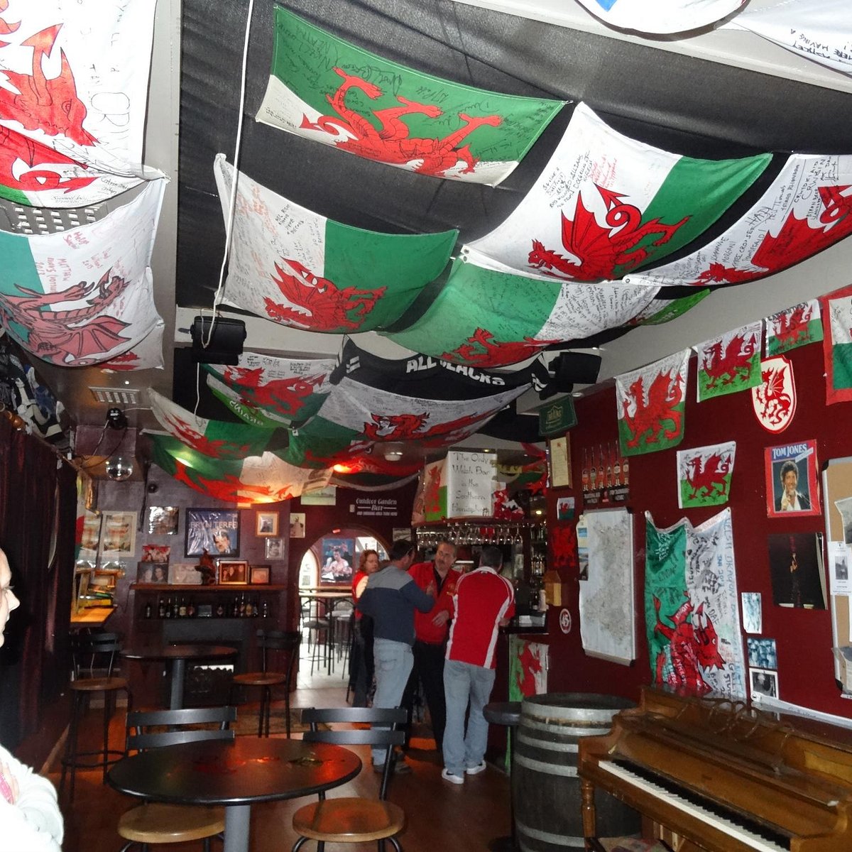 the-welsh-dragon-bar-wellington