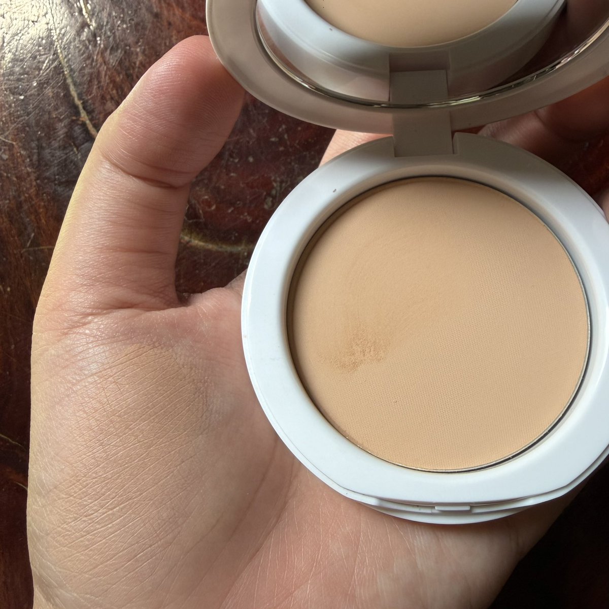 กดมาแล้ววว คิตตี้น่ารักมาก แป้ง MAYBELLINE FIT ME MATTE &amp; PORELESS POWDER สี 120 เนื้อแป้งละเอียด บางเบา ฟินิชลุคสวยเป็นธรรมชาติมากๆ ราคาดีเกินน กดเถอะ